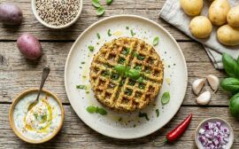 Imagem da notícia Waffle Salgado de Batata com Quinoa e Especiarias